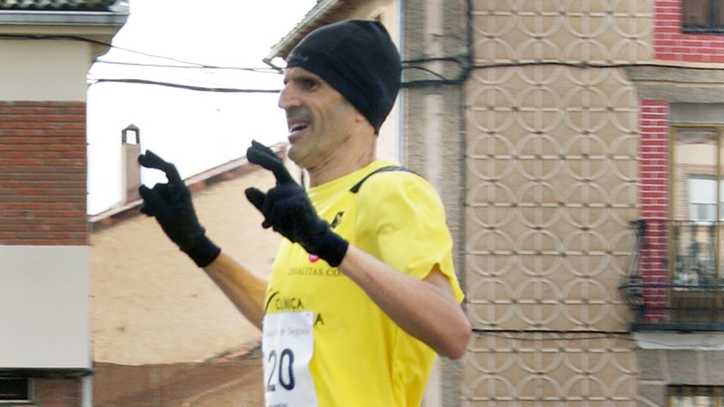 El atleta de Guadarrama Juan Antonio Cuadrillero, entrando en meta. / A.M.