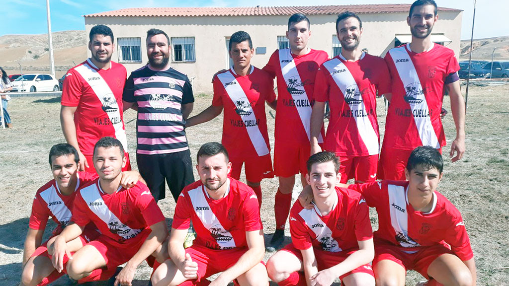 Conjunto del CP Vallelado que jugó el pasado fin de semana en el campo de El Tejón de Valseca. / ÁLVARO PINELA