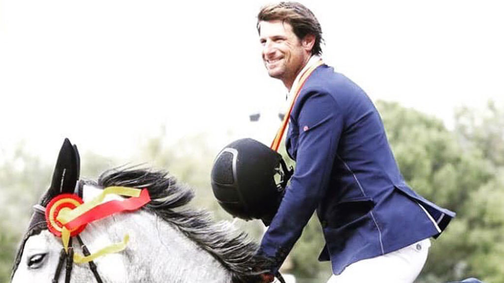 Enrique Camiruaga, campeón de España de caballos jóvenes 1 Enrique Camiruaga. con su caballo. / ANCADES
