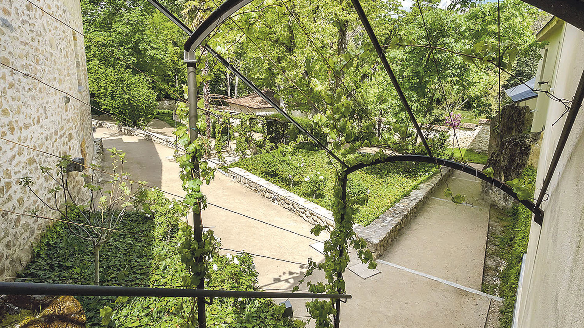 Escalera de acceso (fotografía cortesía del Ayuntamiento de Segovia).