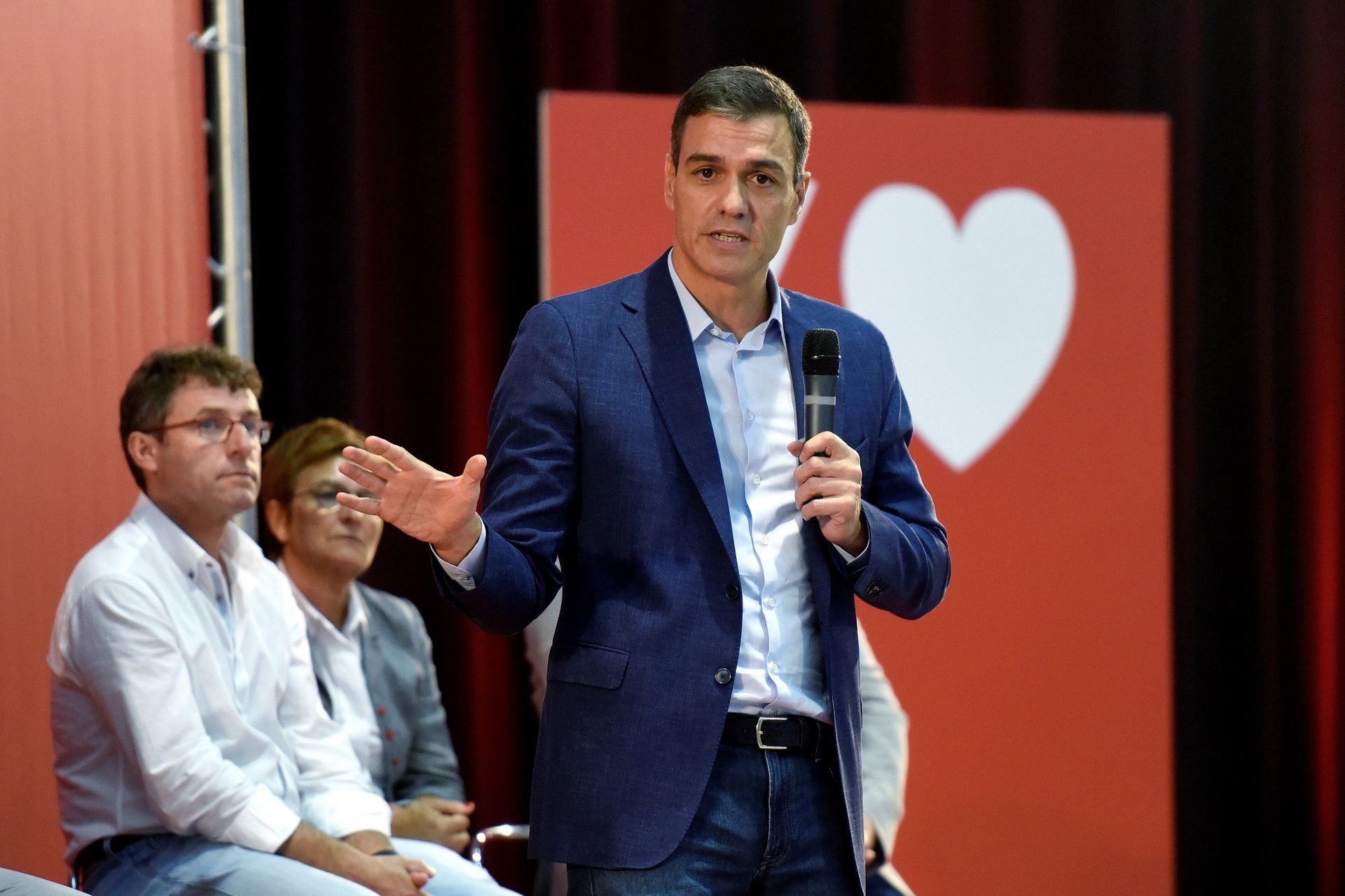 Pedro Sánchez en una comida-mitin celebrada en Huesca. / EFE