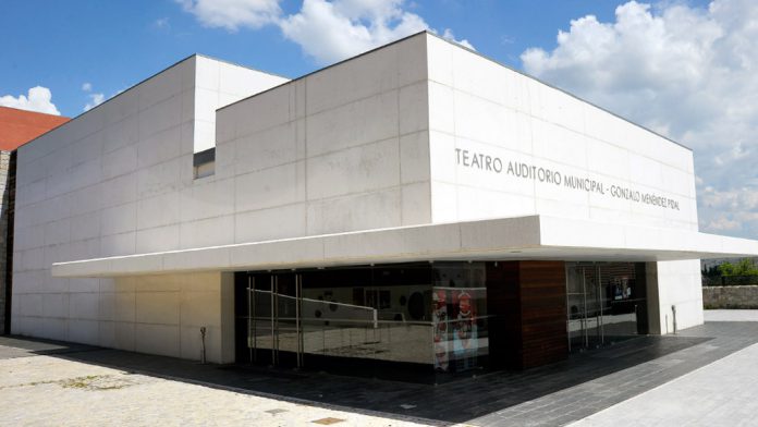 Teatro Gonzalo Menéndez Pidal situado en la localidad de El Espinar. / KAMARERO