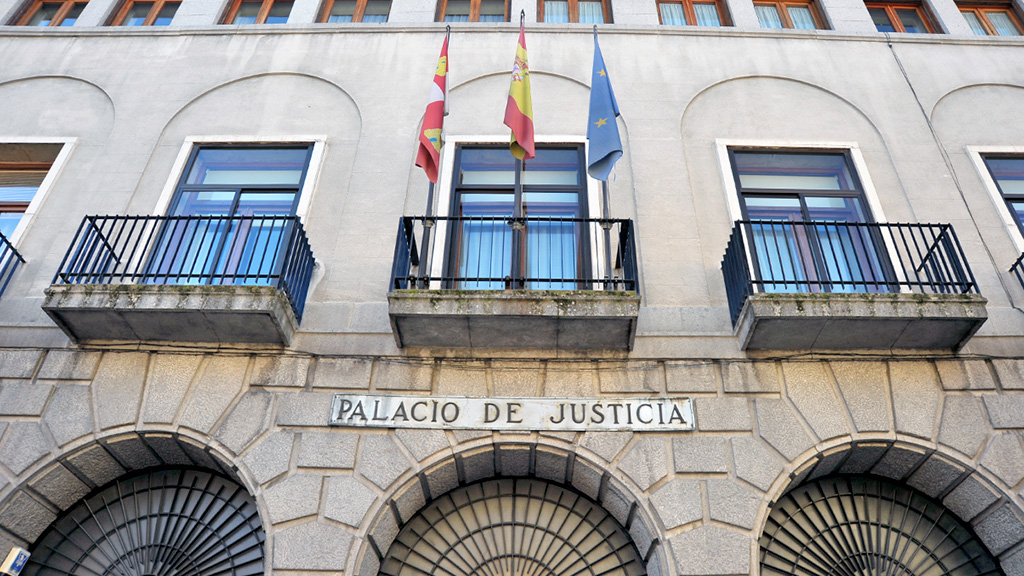Fachada de la Audiencia Provincial de Segovia. / KAMARERO