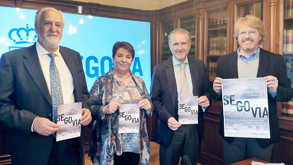José Luis de Vicente, Clara Luquero, Andrés Ortega y Jesús García Zamora, antes de presentar el foro local. / E. A.