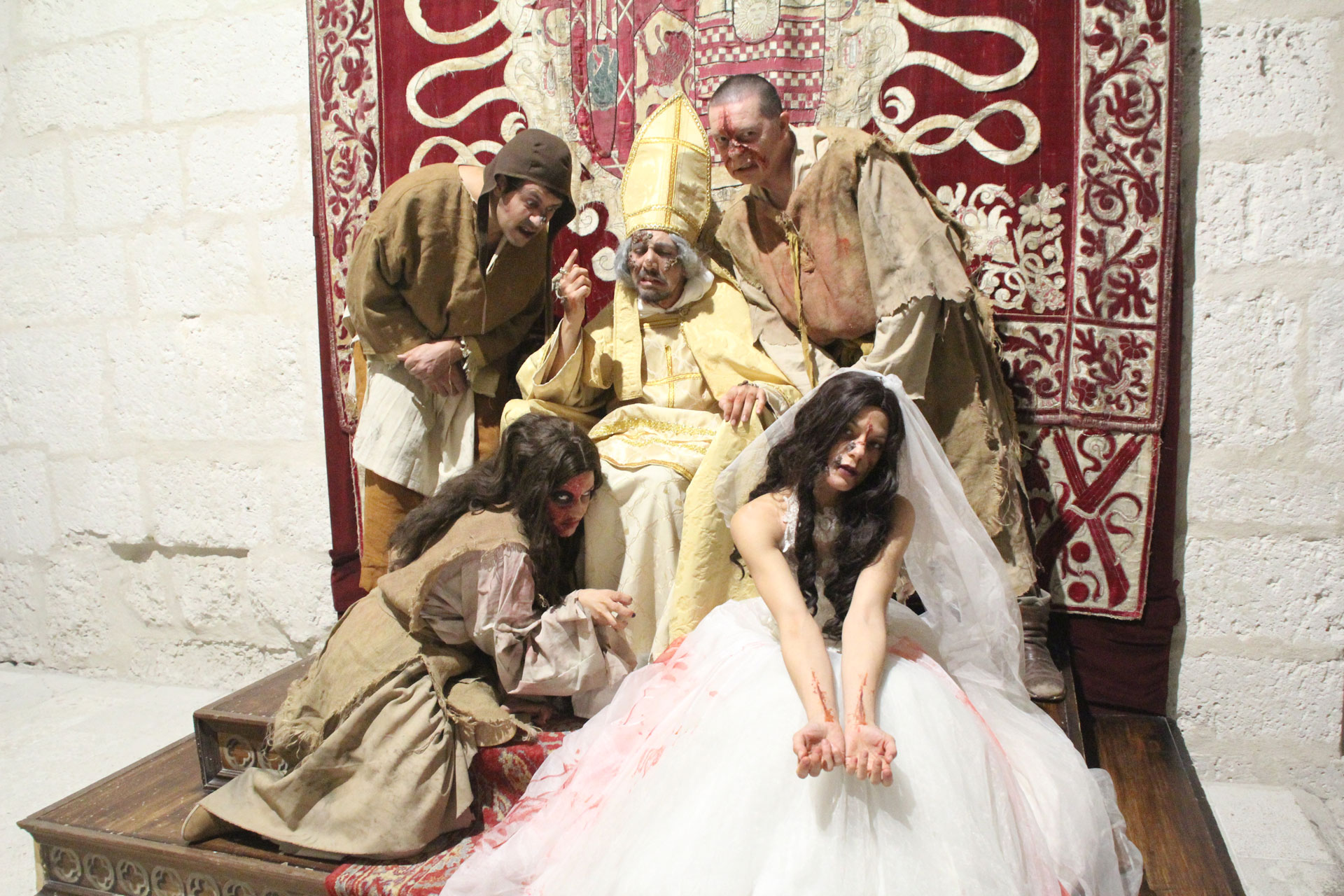 Algunos de los actores participantes en 'Leyendas de terror en el Castillo'. / C.N.