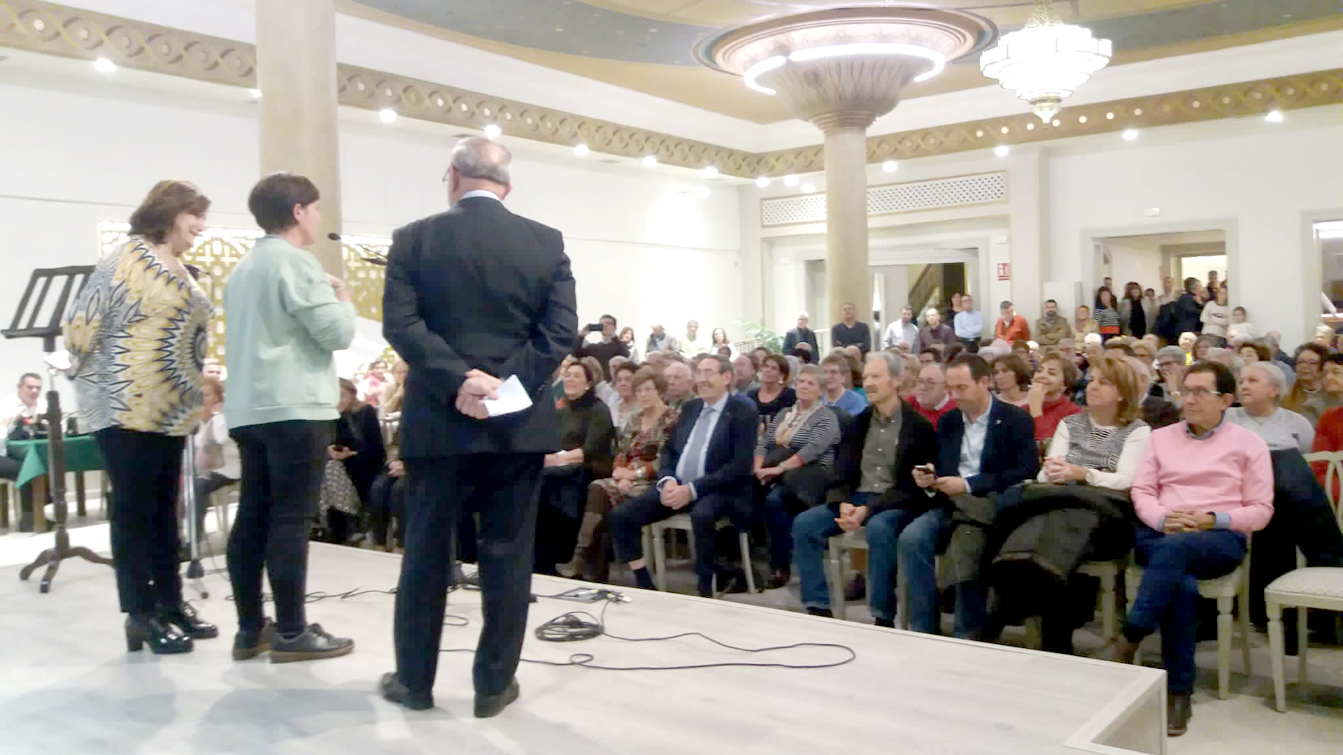 Inauguración de la Sala Sirenas del Casino de la Unión que contó con una gran asistencia de socios. / E. A.