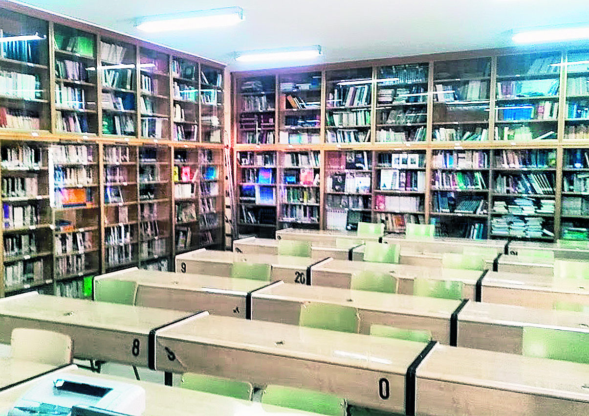 Biblioteca del instituto de Educación Secundaria Mariano Quintanilla, centro que recibe subvención este curso. / E. A.