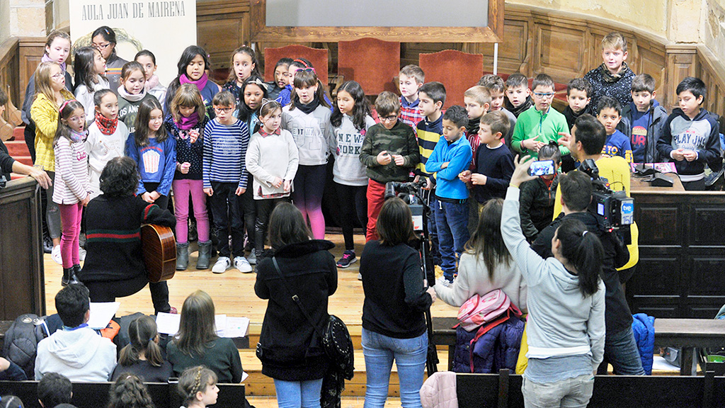 Los más pequeños y sus profesores han trabajado la obra poética de Machado y lo han mostrado en San Quirce. / Kamarero
