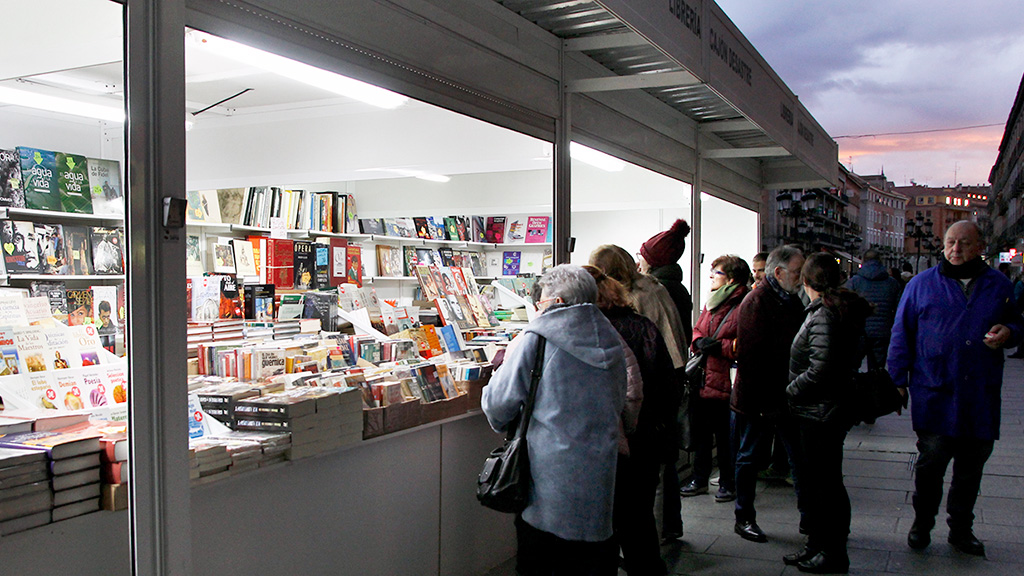 La feria está instalada desde el día 8 en la avenida del Acueducto. / Nerea Llorente