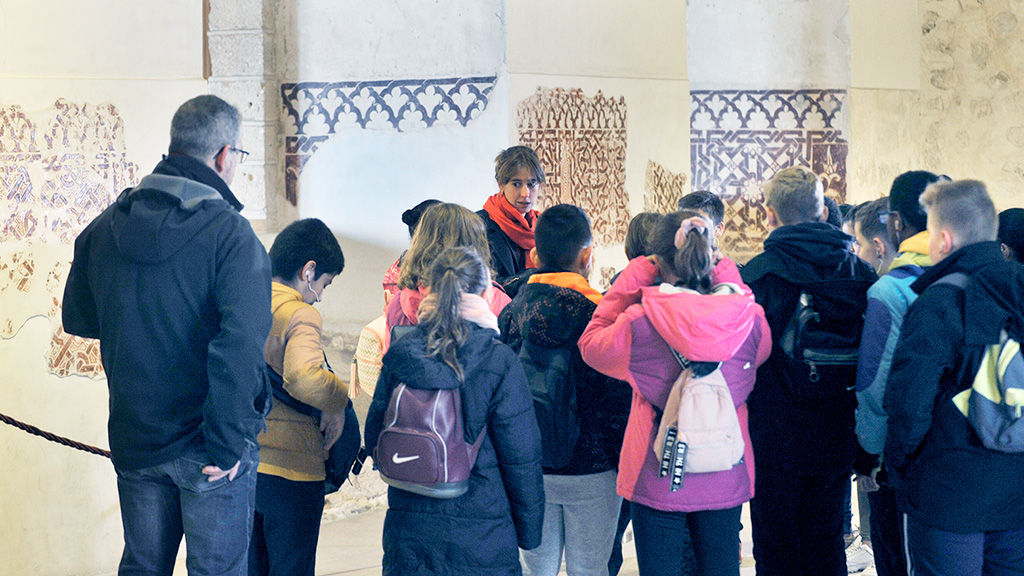 Alumnos del CEIP Carlos de Lecea, durante su visita al Alcázar de Segovia./kamarero
