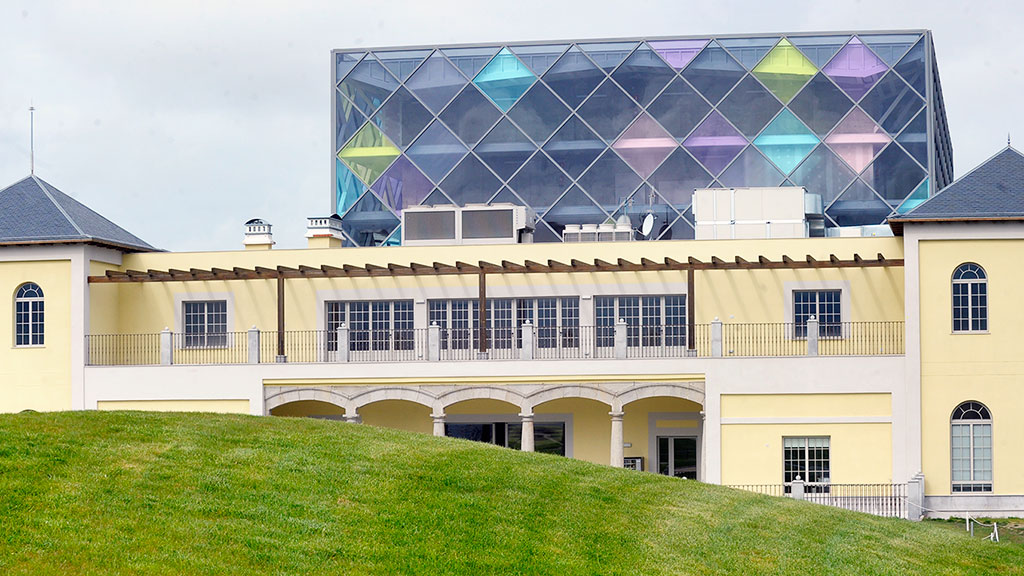 Las obras del Palacio de Congresos de La Faisanera se encuentran a la espera de un informe de la CHD para su reanudación. / KAMARERO