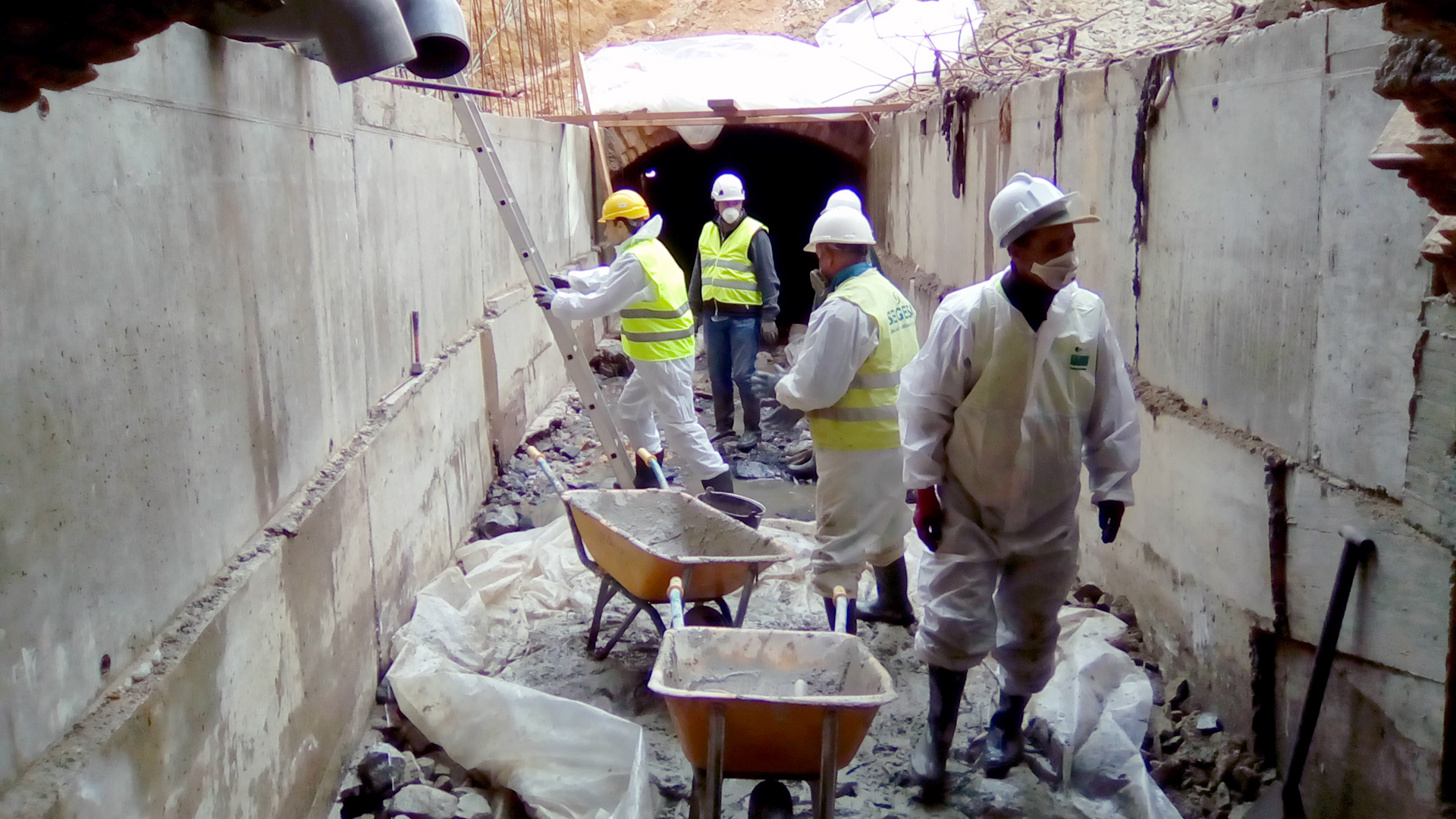 Trabajos de reparación en la bóveda del Clamores./el adelantado