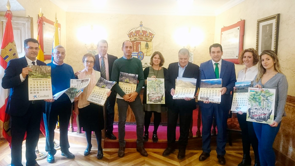 El Ayuntamiento de La Granja presenta un calendario solidario 1 Presentación del calendario solidario en el Ayuntamiento del Real Sitio de San Ildefonso./el adelantado