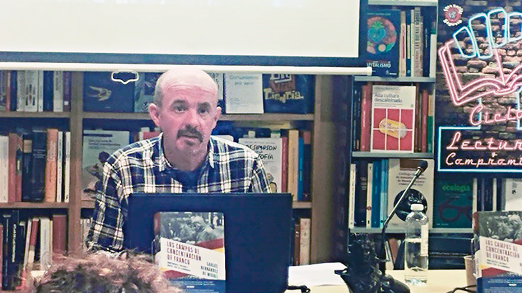 El autor del libro, Carlos Hernández, durante la presentación. / El Adelantado