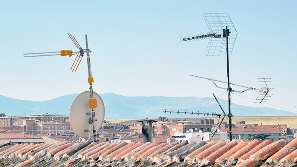 Las antenas deberán ser adaptadas. / kamarero