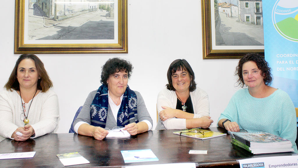 Protagonistas de la mesa redonda de Cerezo de Abajo./el adelantado