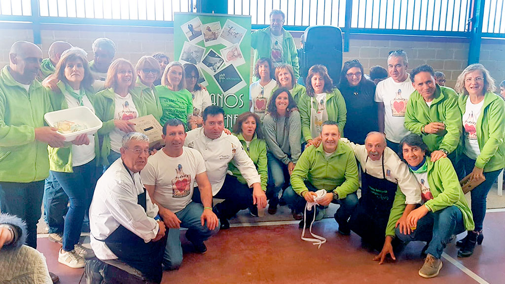 Miembros de la peñas Los Zaleos. / el adelantado