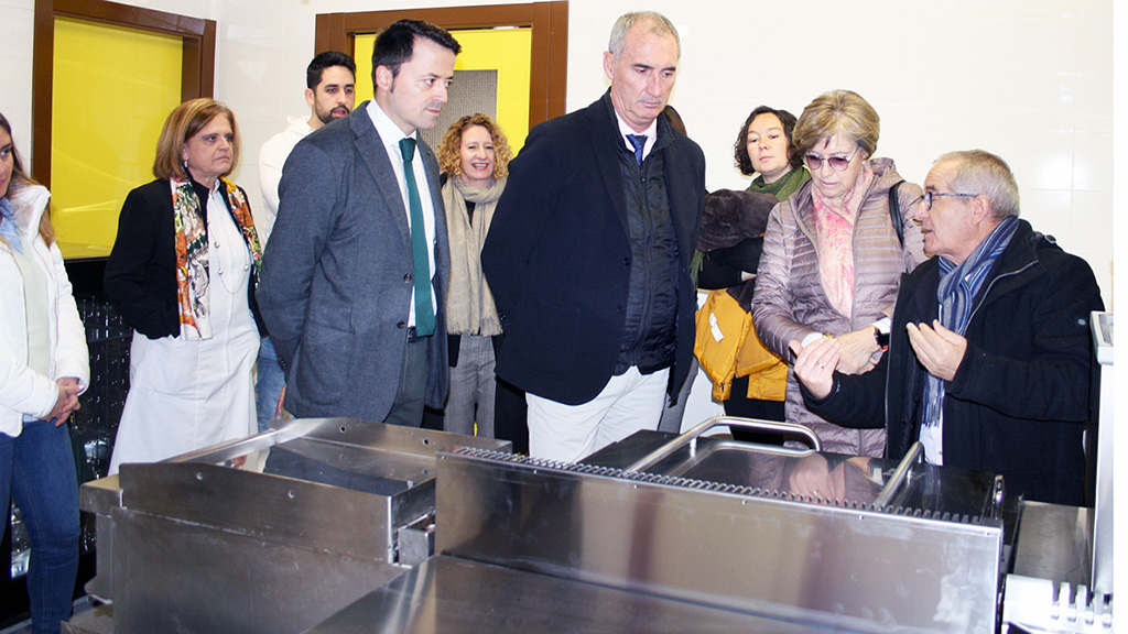 Visita de las autoridades al CRA Los Almendros de La Lastrilla./el adelantado