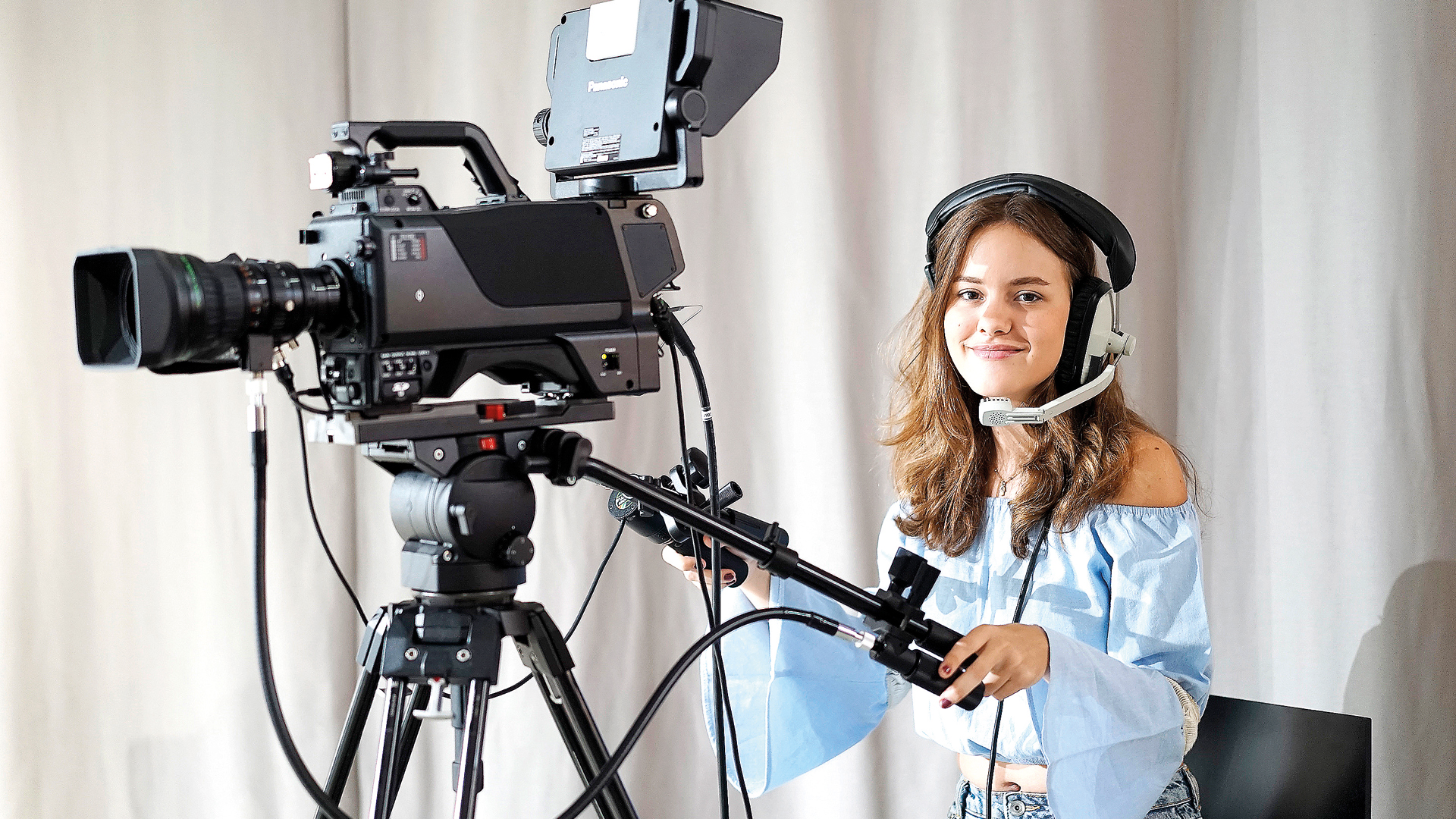 El MediaLab ha sido ideado para que los universitarios realicen prácticas y produzcan materiales audiovisuales. / R. A.