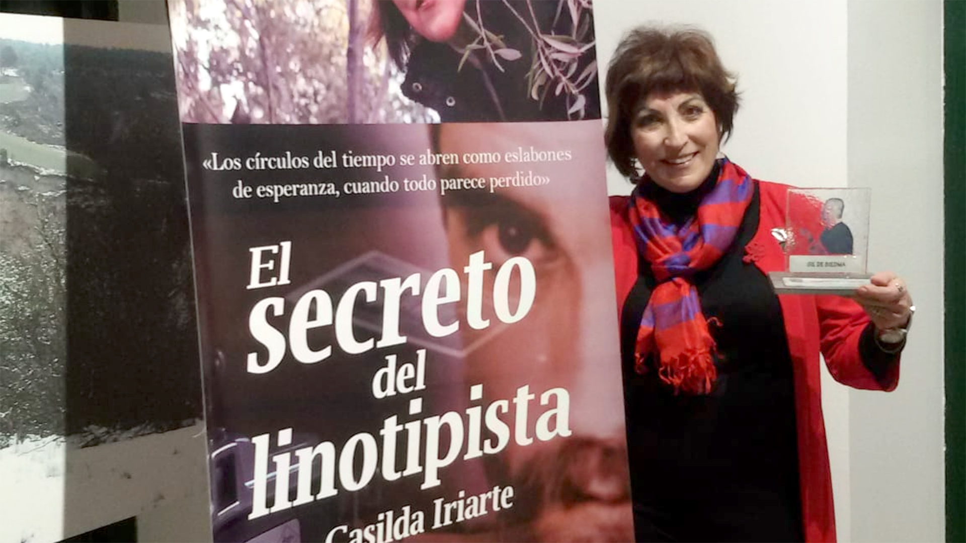 La autora del libro momentos antes de comenzar la presentación del mismo. / El Adelantado