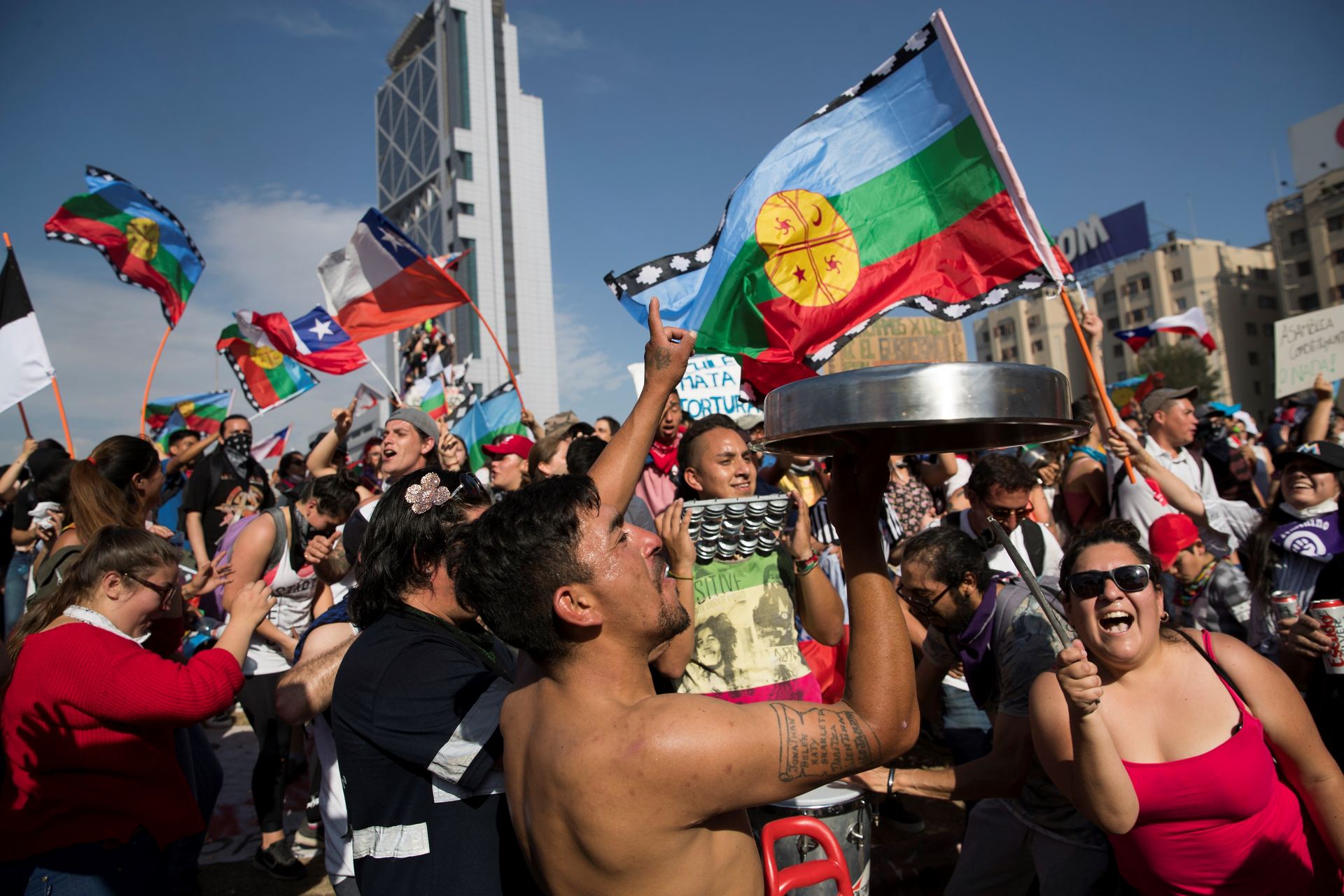 Protesta en la céntrica Plaza de Italia en Santiago de Chile.