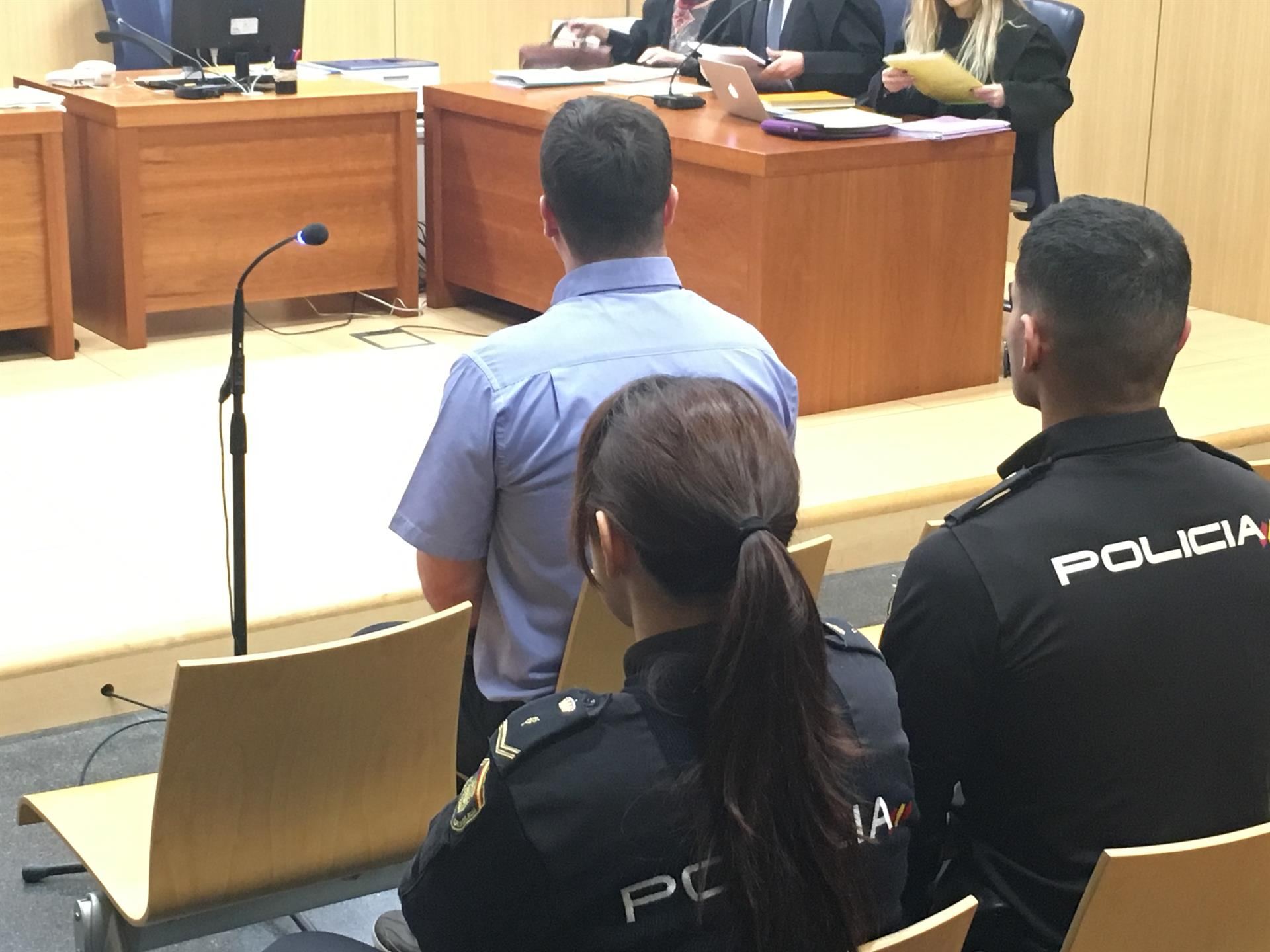 Según el escrito del Fiscal, los abusos se produjeron tanto en el domicilio del procesado como durante excursiones.