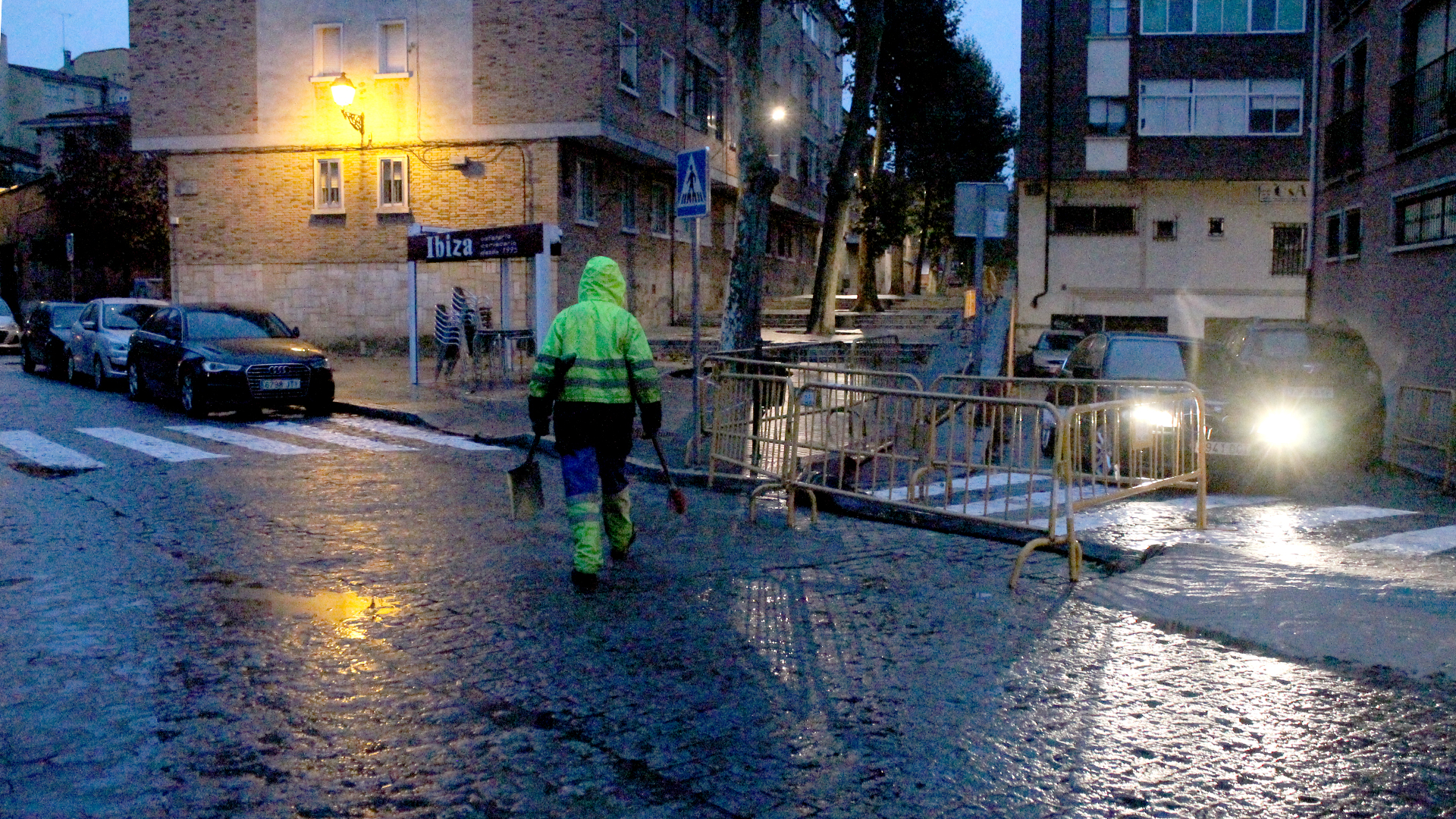 Los servicios de limpieza se  emplearon a fondo para limpiar la zona./M.G.