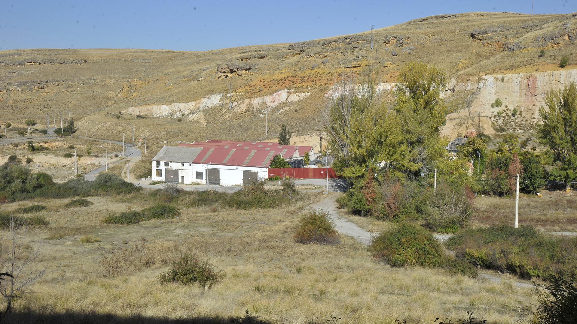 Los vecinos del Puente de Hierro reclaman zonas deportivas en zonas como esta del valle de Tejadilla. / Kamarero