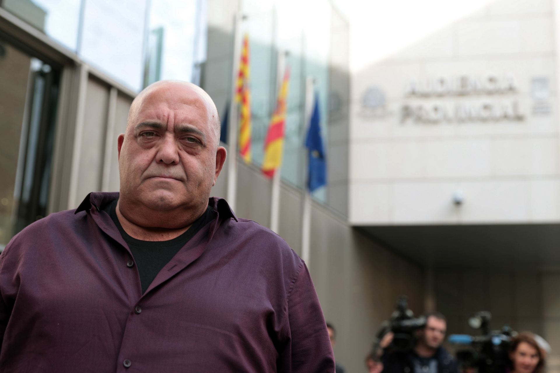 Javier Laínez, hermano de la víctima, en la sede de la Audiencia Provincial de Zaragoza. / EFE