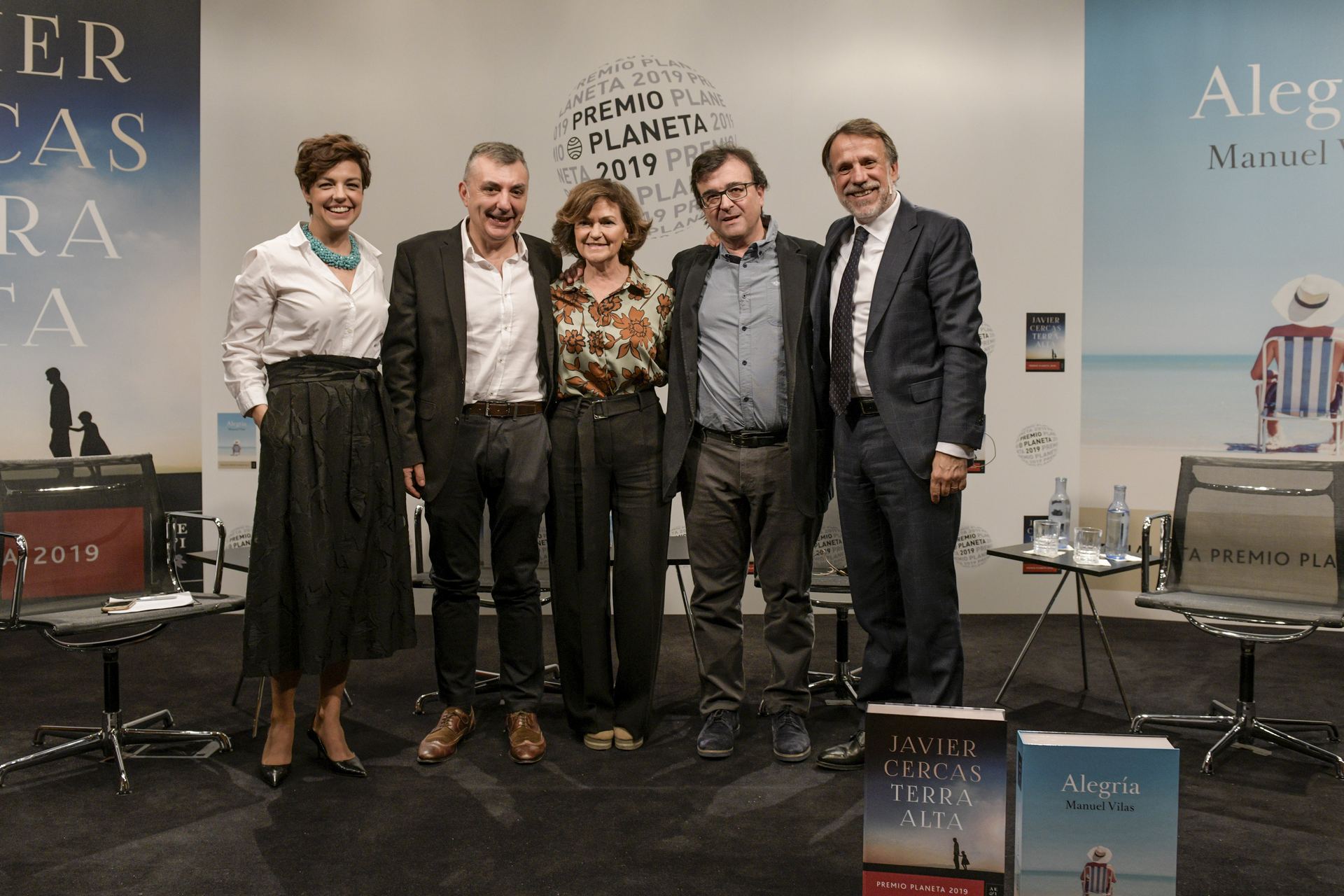 De izda a dcha Cristina Villanueva, Miguel Vilas, Carmen Calvo, Javier Cercas y José Creuheras. / EFE