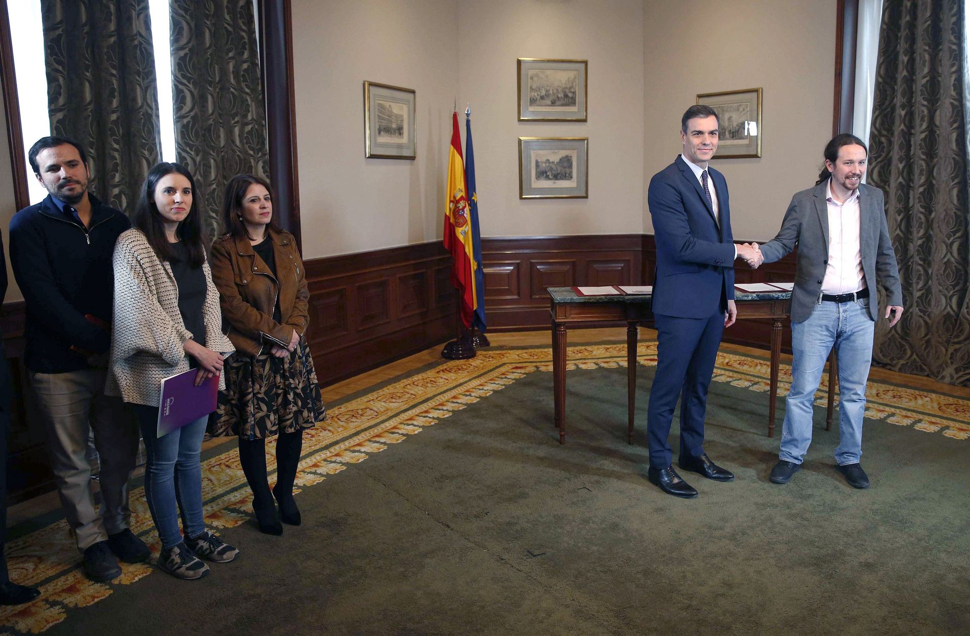 Sánchez e Iglesias dejan en manos de sus equipos negociadores el desarrollo de los contactos con otros partidos. / EFE