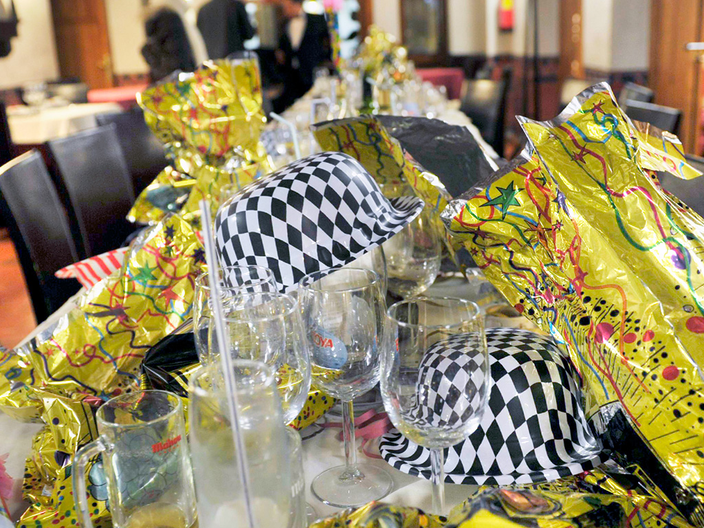 Muchos segovianos por estas fechas se reúnen en torno a una mesa para festejar las navidades. /kamarero