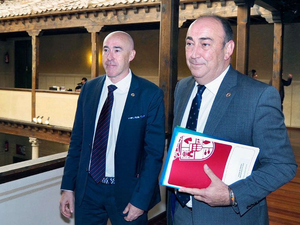 Óscar Moral (izq.) y Miguel Ángel de Vicente, ante de la presentación. /KAMARERO