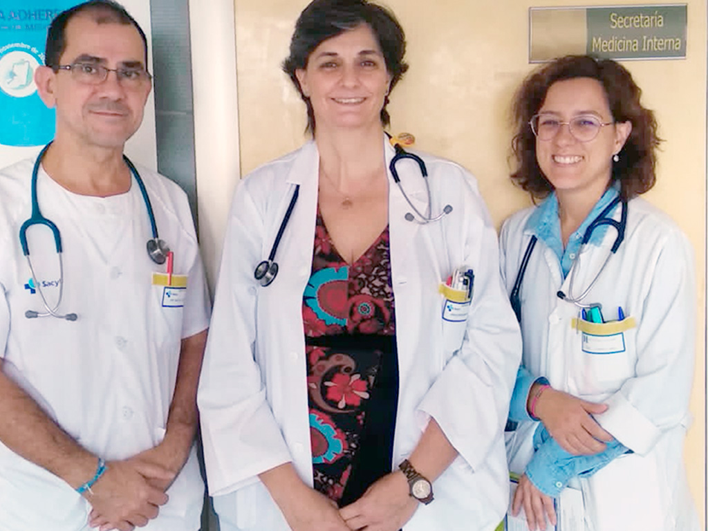 Los doctores Bachiller, Ferreira y Carrero, equipo de Enfermedades Infecciosas. /E.A.