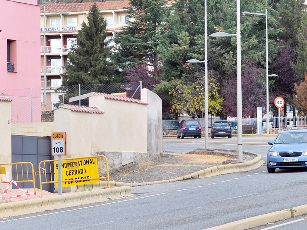 Los trabajos se están llevando a cabo estos días en las proximidades de la Residencia Mixta. ./ kamarero