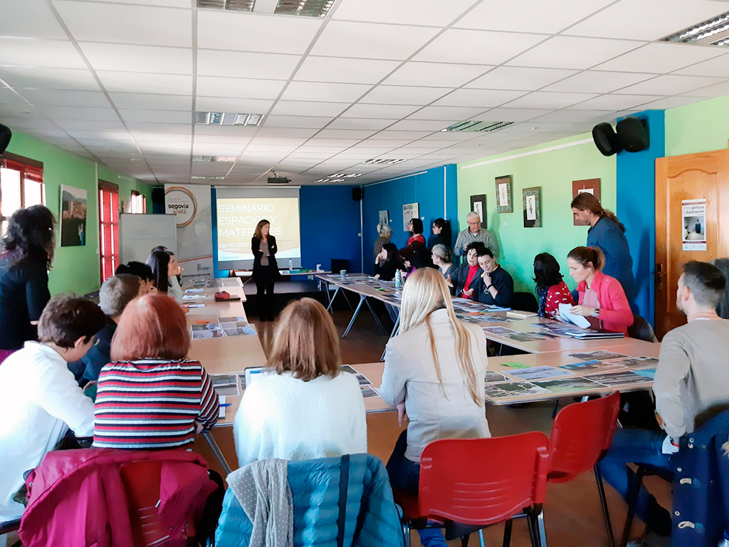 La concejala de Educación, Ana Peñalosa, participa en la jornada. / El Adelantado