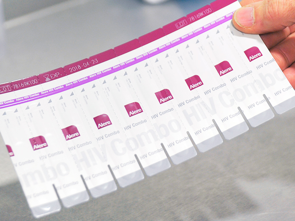 Material para la realización de la prueba rápida VIH/Sida que requiere la toma de una muestra de sangre. / KAMARERO