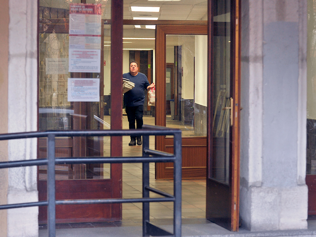 Mudanza con los equipos de informática y material de la sede de Santa Eulalia. / KAMARERO