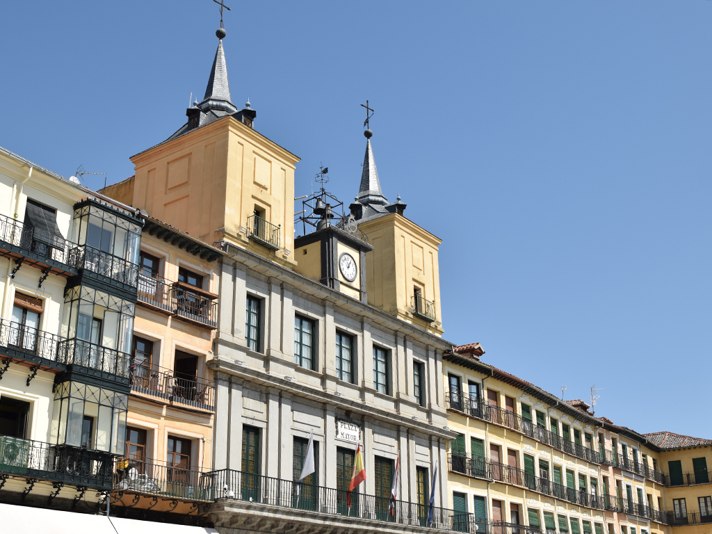 Fachada del Ayuntamiento de Segovia, en la Plaza Mayor de la ciudad. / Rocío Pardos
