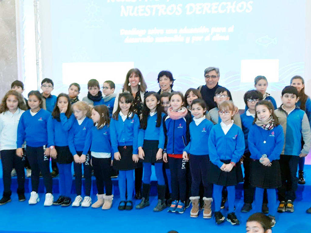 Los escolares del Colegio Maristas de Segovia han sido recibidos por la ministra de Educación. / EL ADELANTADO