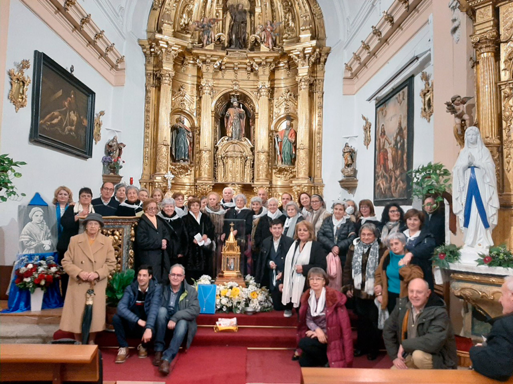 La iglesia parroquial de Santo Tomás Apóstol fue escenario el lunes 16 de diferentes actos en torno a las reliquias de Santa Bernadette. / E. A.