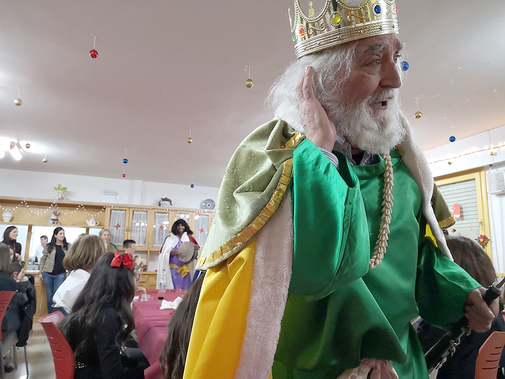 Los Reyes Magos hicieron una visita anticipada a los residentes del Centro Juan Pablo II. / EL ADELANTADO