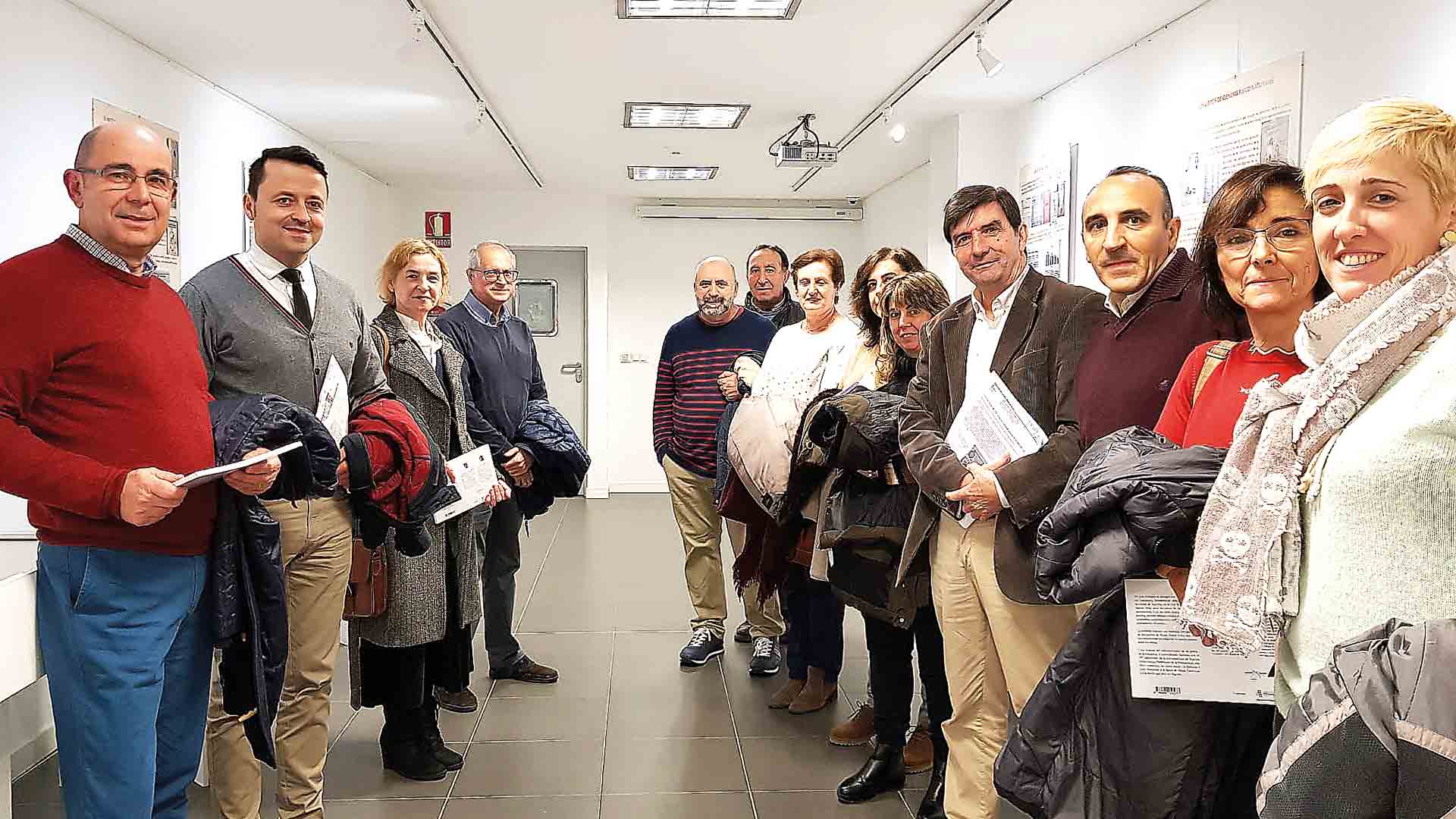 Asistentes a la inauguración de la exposición. / UVA