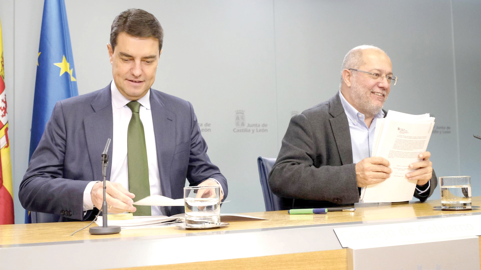 El consejero de la Presidencia, Ángel Ibáñez (i), y el vicepresidente Igea.