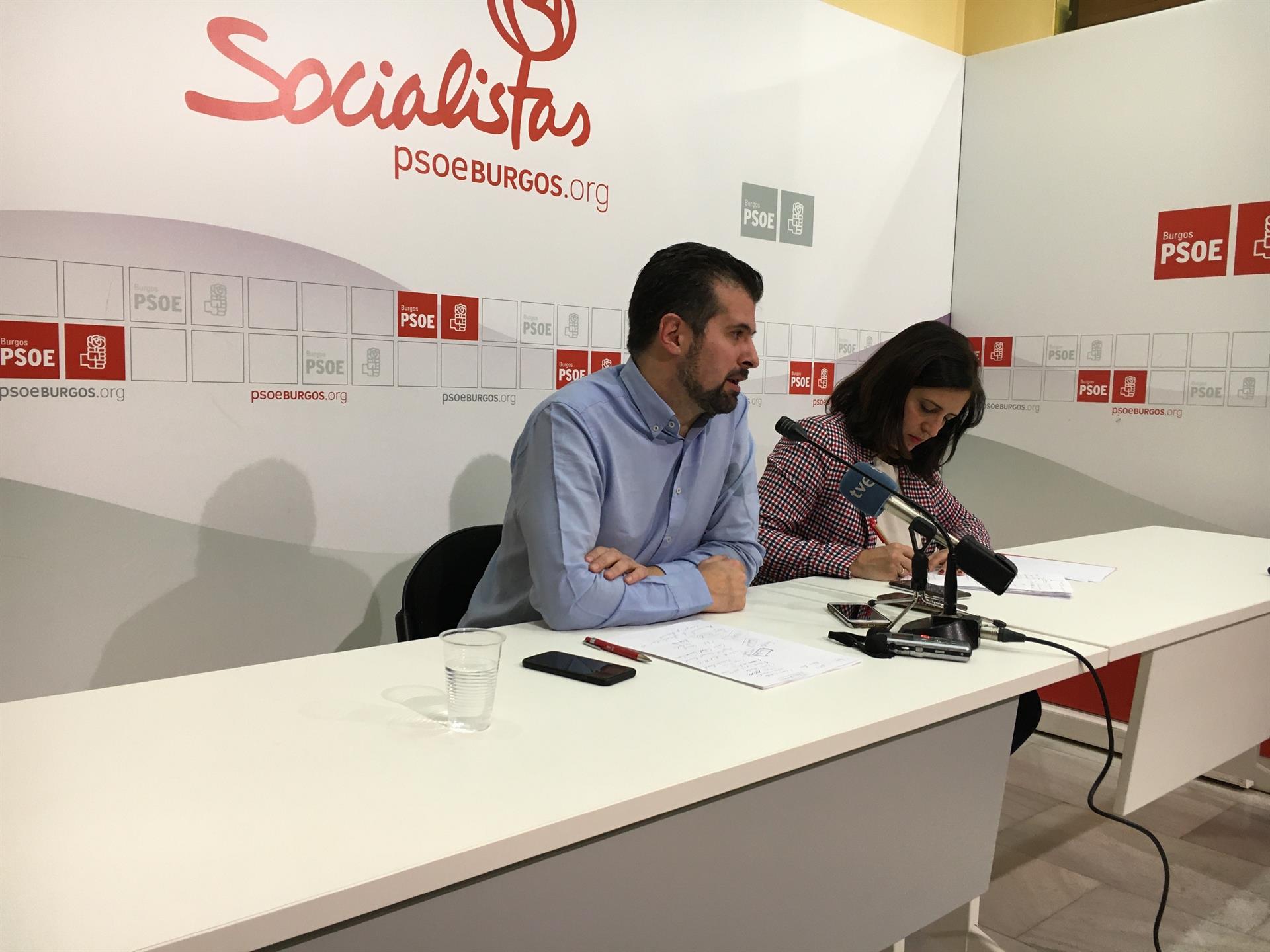 El secretario general del PSOE de Castilla y León, Luis Tudanca (i). / europa press