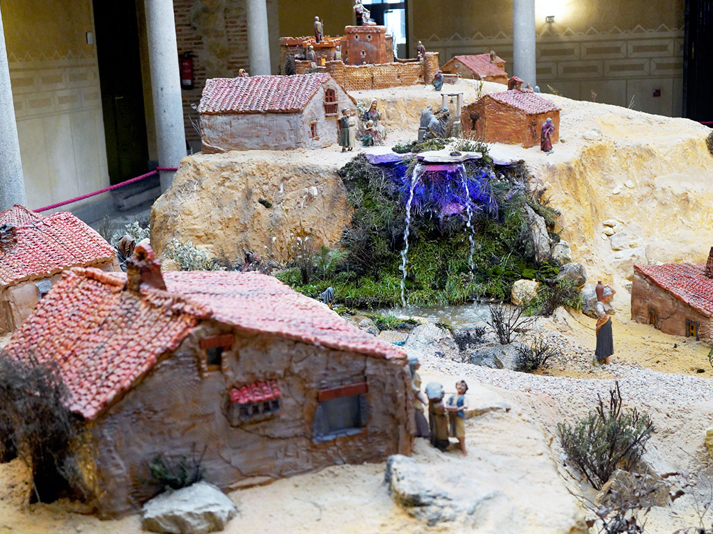 El Belén que se encuentra en el patio de columnas de la Diputación es visitado cada año por cientos de personas.