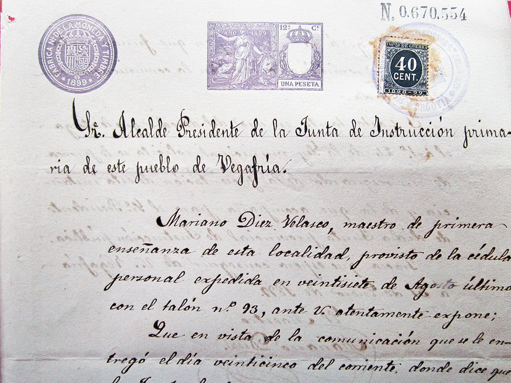 Uno de los documentos del expediente del maestro de escuela Mariano Díez Velasco, que en 1929 ejercia en el pueblo de Vegafría. / E. A.