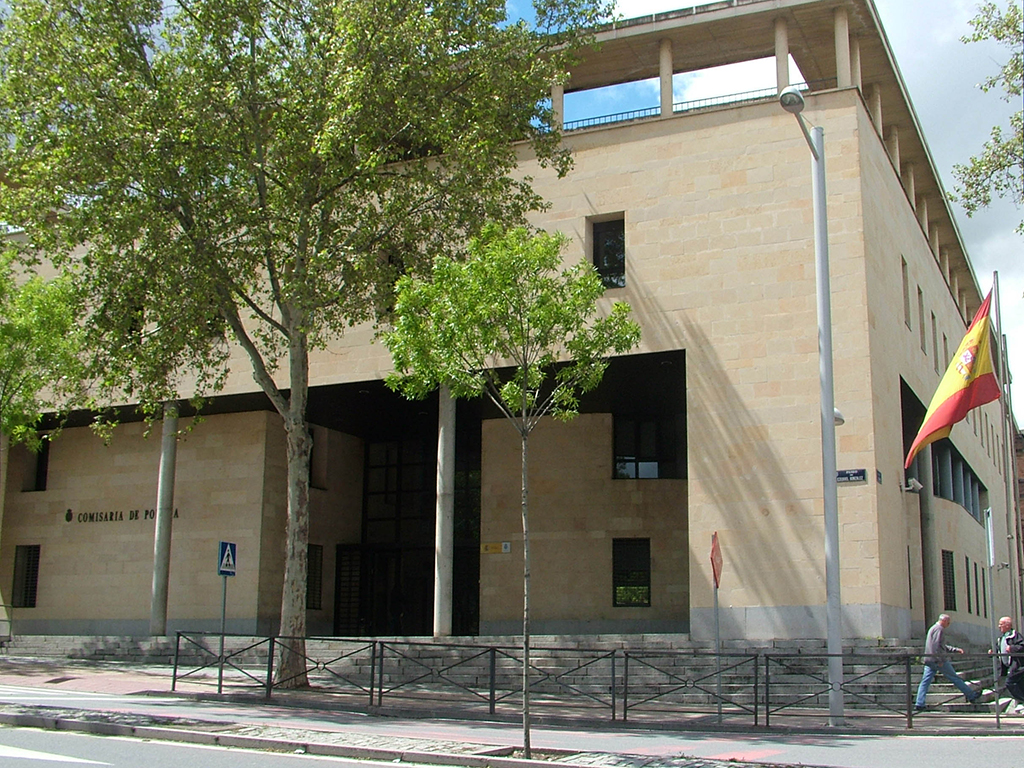 Detenido un hombre en un pueblo de Segovia con abundante pornografía infantil 1 Fachada principal de la Comisaría Provincial de la Policía Nacional en Segovia. / E. A.