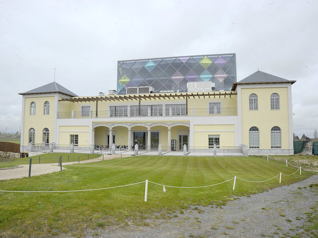 Palacio de Congresos de La Faisanera, en Palazuelos de Eresma. / Kamarero