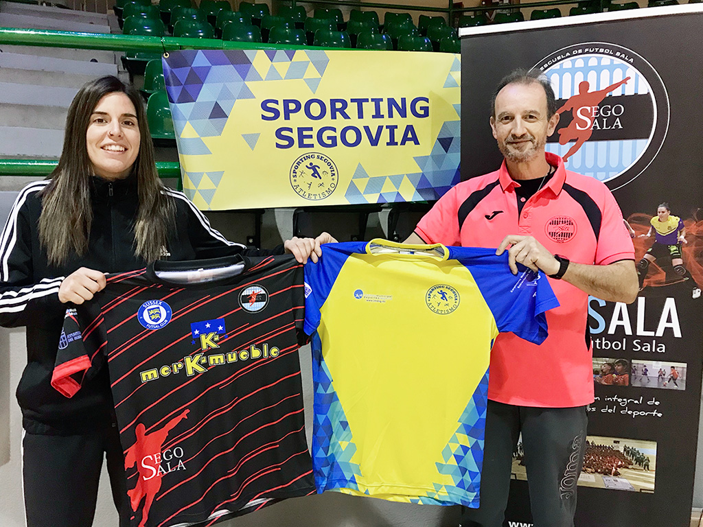 La presidenta del Sporting Segovia, Leyre Sánchez, y el del CD Segosala, Agustín Pérez, sellan el acuerdo. / CD SEGOSALA